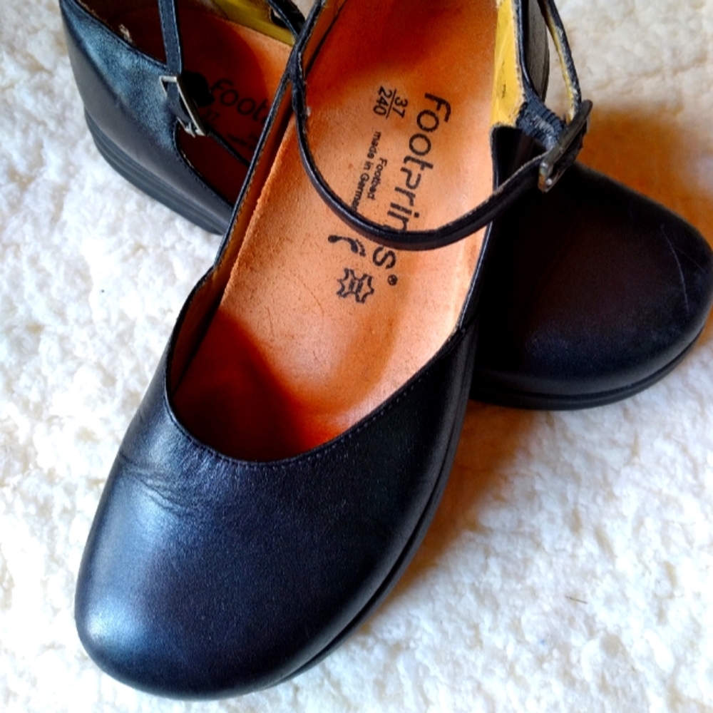 $35 OBO Women's footprints by Birkenstock size 6.5